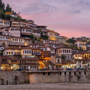 Minibus me Qira me Shofer nga Tirana në Berat