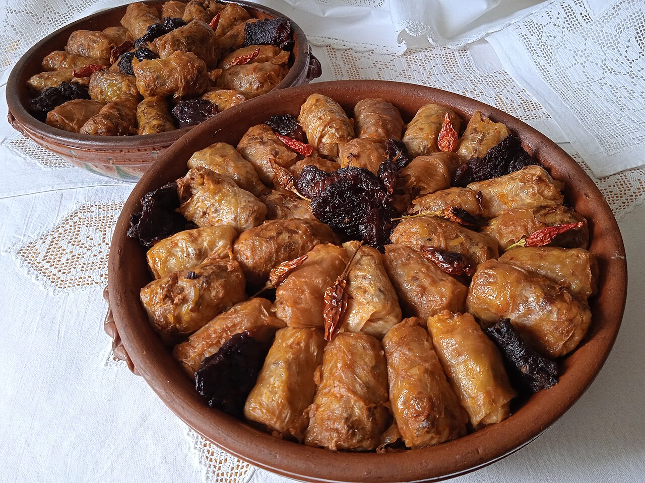 Σάρμα με ξινολάχανο και αποξηραμένο κρέας, παραδοσιακό χειμωνιάτικο πιάτο